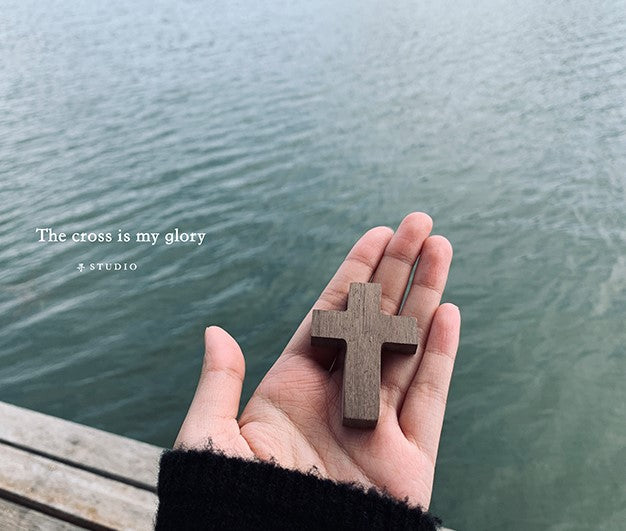 Walnut Cross | Magnet