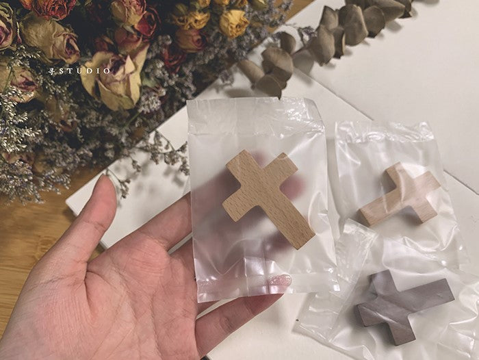 Walnut Cross | Magnet