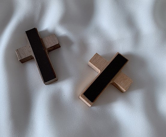 Walnut Cross | Magnet